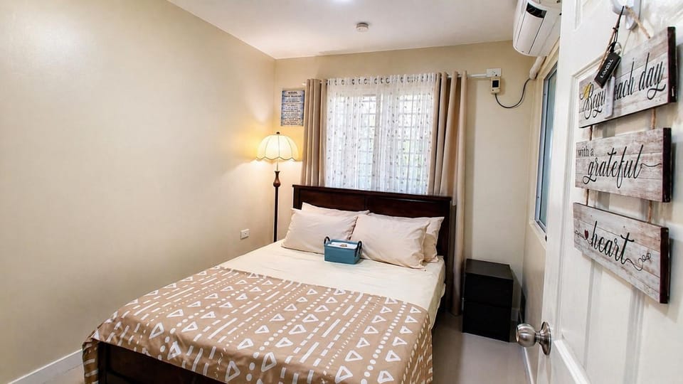 J&J Antipolo Place 2BR with Netflix & Karaoke House in Antipolo