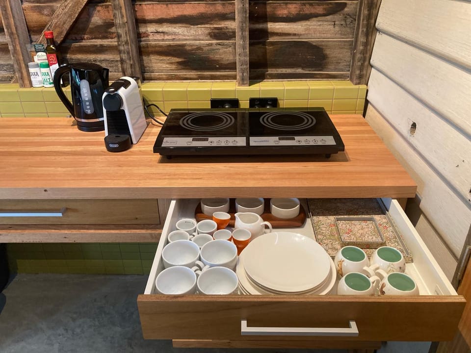 Coffee/tea facilities, Kitchen or kitchenette, Area and facilities, stove