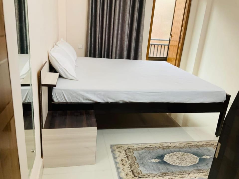 Comfortable Family Room in Varanasi Apartment in Varanasi