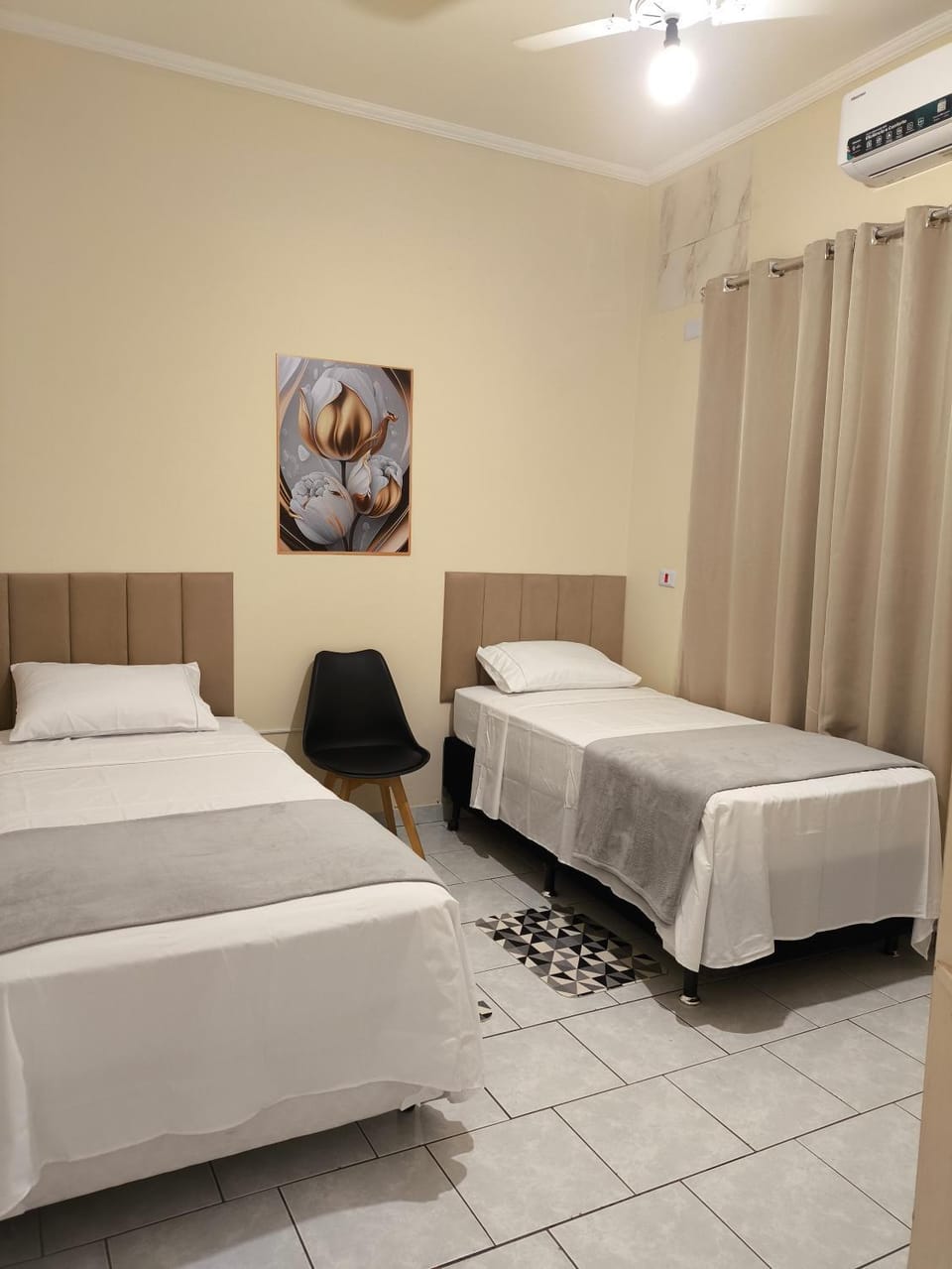 Bed, Photo of the whole room, Bedroom, wardrobe, air conditioner