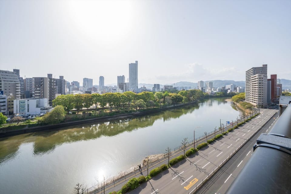 LIT広島駅前 広島駅から徒歩5分 全室リバービューでベッドはairweaveを採用 Spacious rooms with river views all to yourself Supported Hotel in Hiroshima
