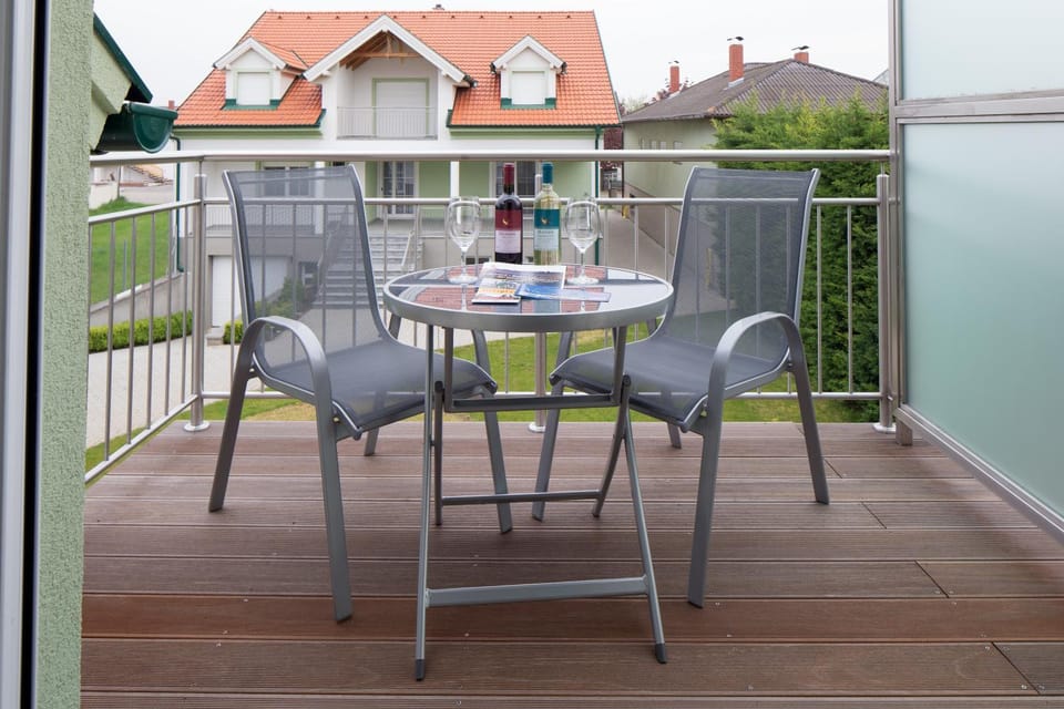 Balcony/Terrace, Alcoholic drinks