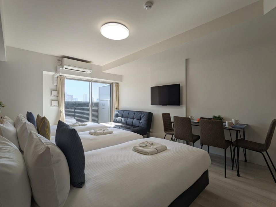 Bed, TV and multimedia, Photo of the whole room, Dining area, Bedroom, air conditioner