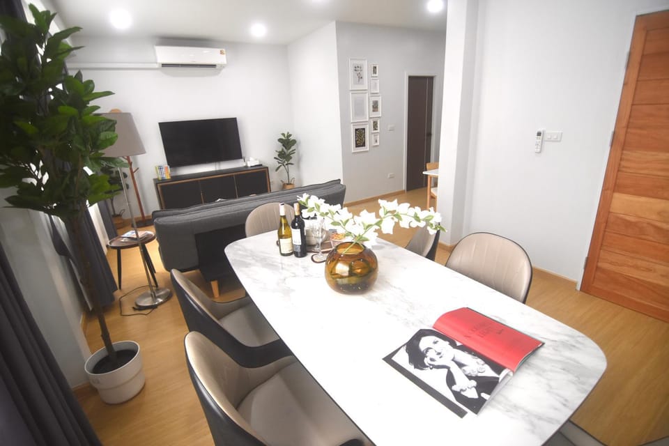Living room, Dining area