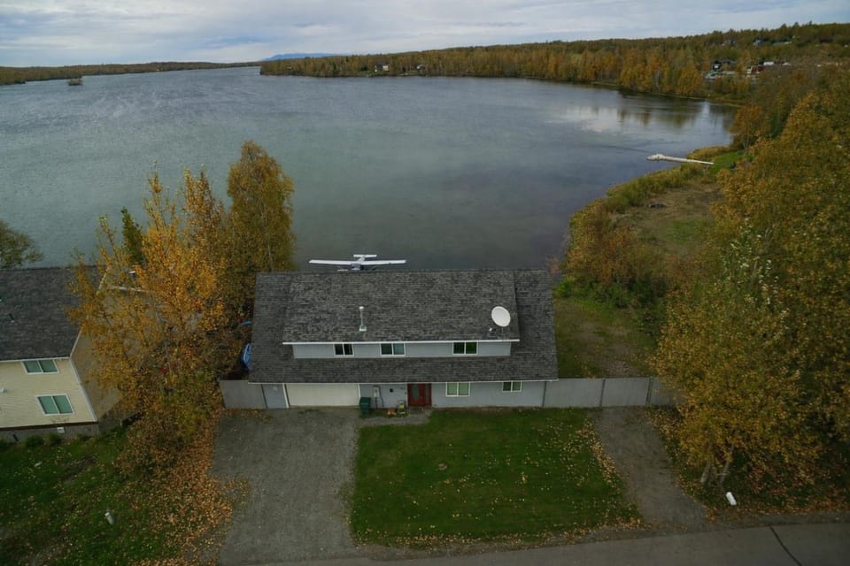 Property building, Day, Natural landscape, Bird's eye view, Lake view