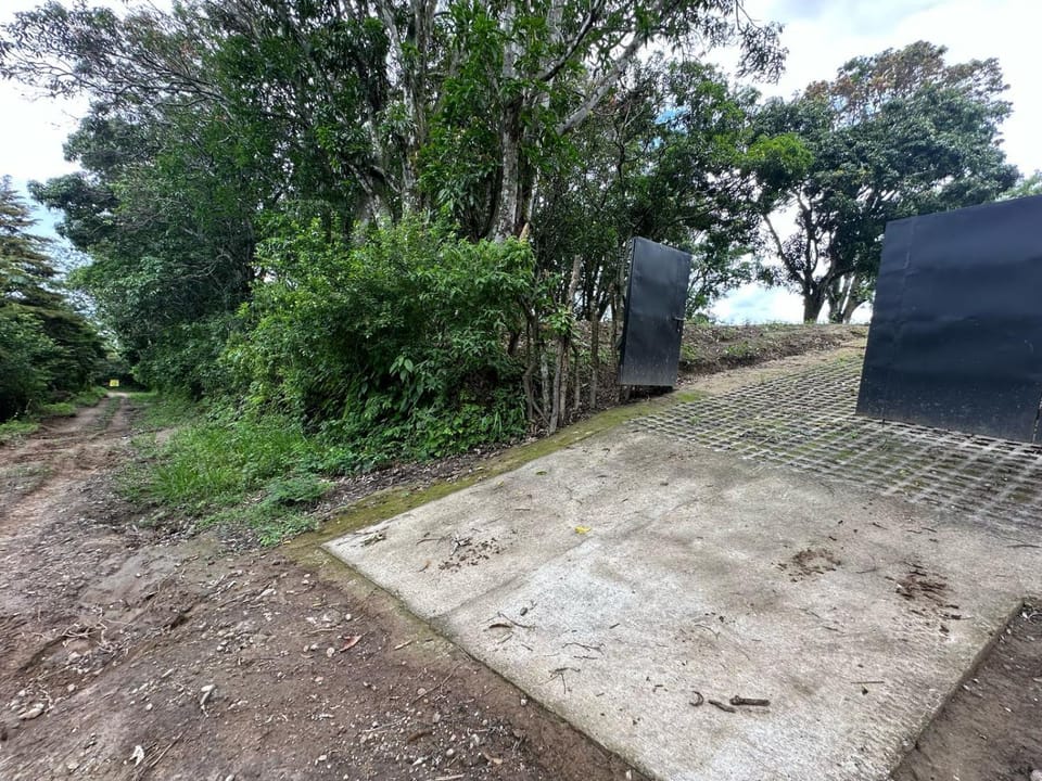 Zona de Camping con casa de campo Campground/ 
RV Resort in San Salvador