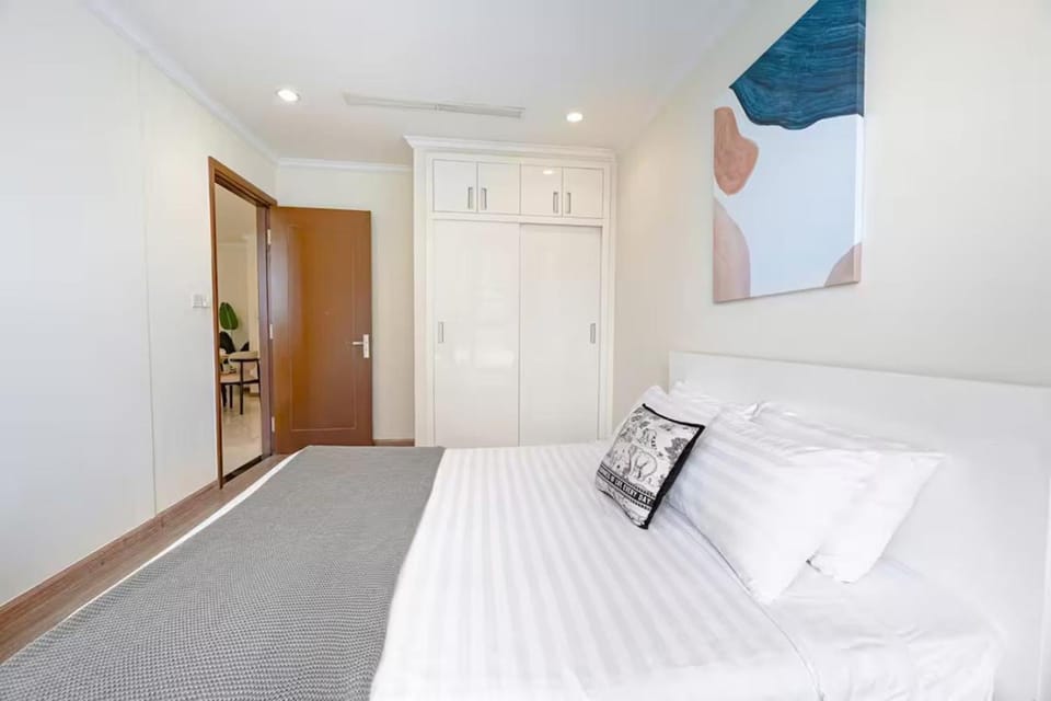 Bed, Photo of the whole room, wardrobe