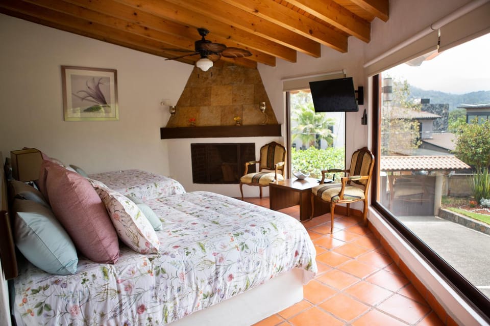 Bed, Photo of the whole room, Bedroom, Mountain view