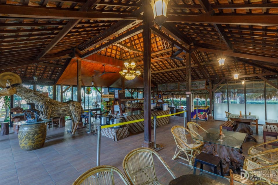 Restaurant/places to eat, Seating area