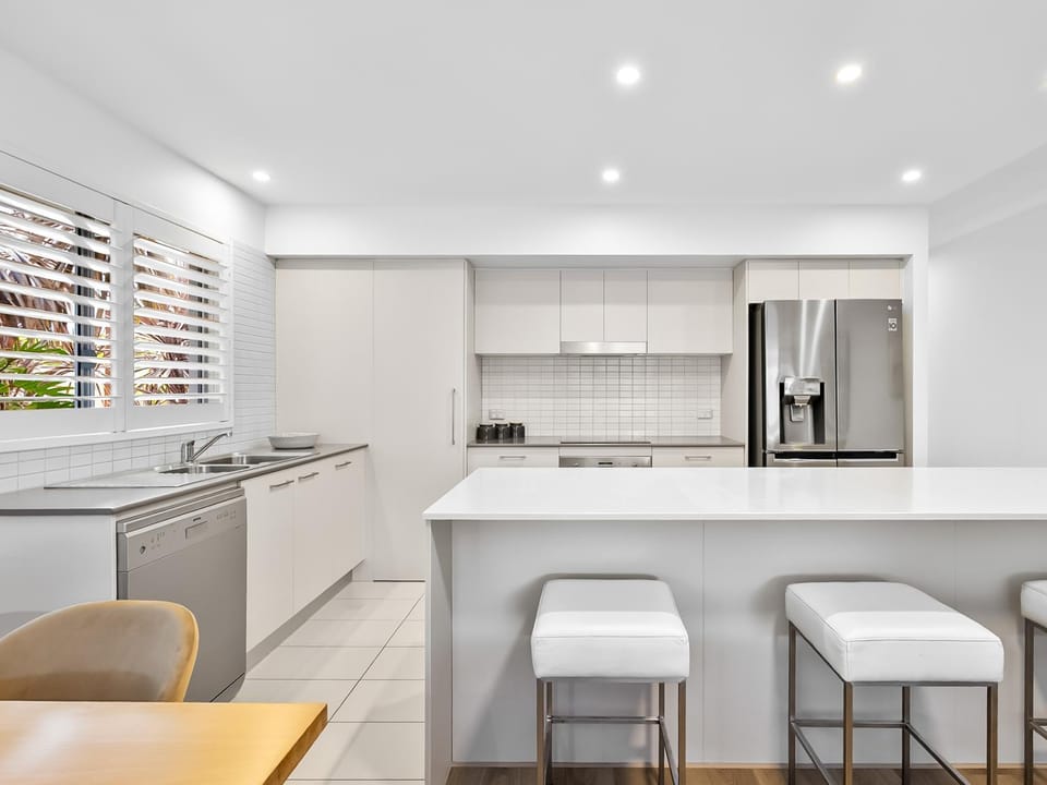 Kitchen or kitchenette, Dining area, oven, stove