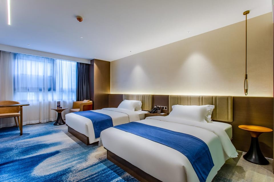 Huayang Hotel Century City Convention and Exhibition Center Branch Hotel in Chengdu