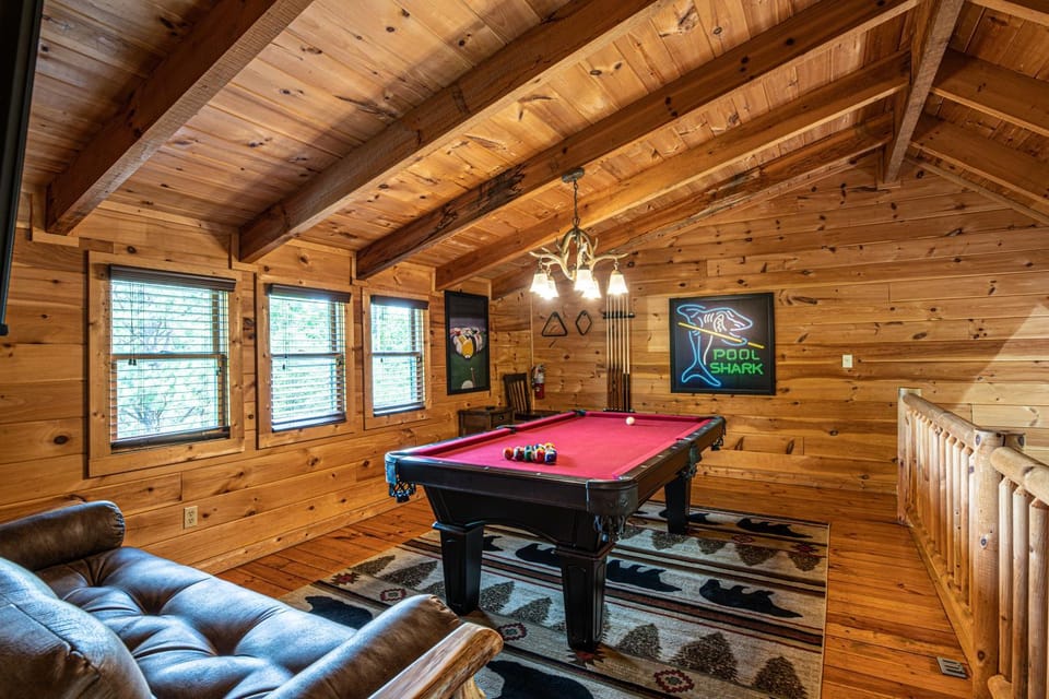Communal lounge/ TV room, Bed, Billiard, Billiard, Game Room, TV and multimedia, Evening entertainment