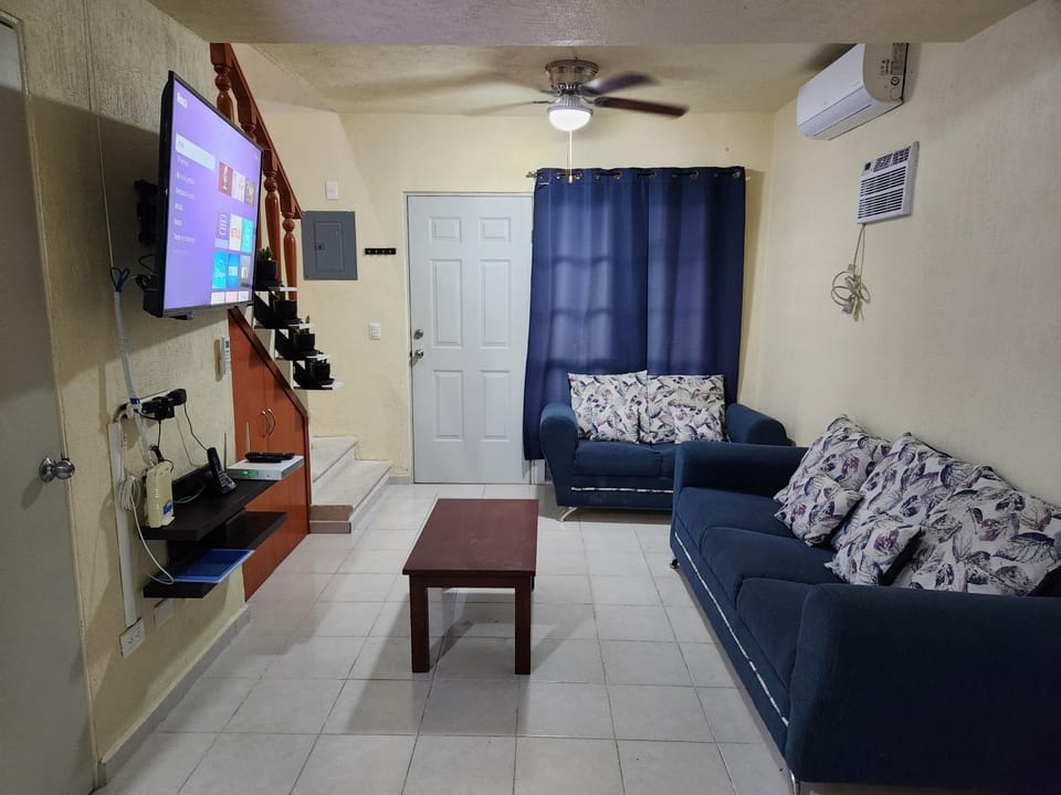 Communal lounge/ TV room, Communal lounge/ TV room
