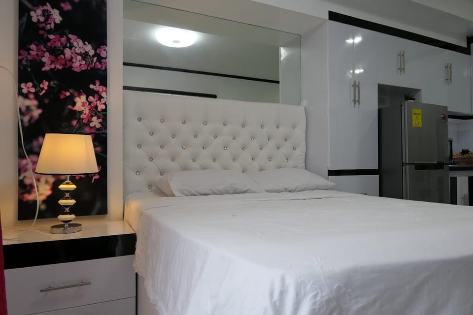 Panorama Studio 21F Netflix 4k - Avida IT Park Apartment in Lapu-Lapu City