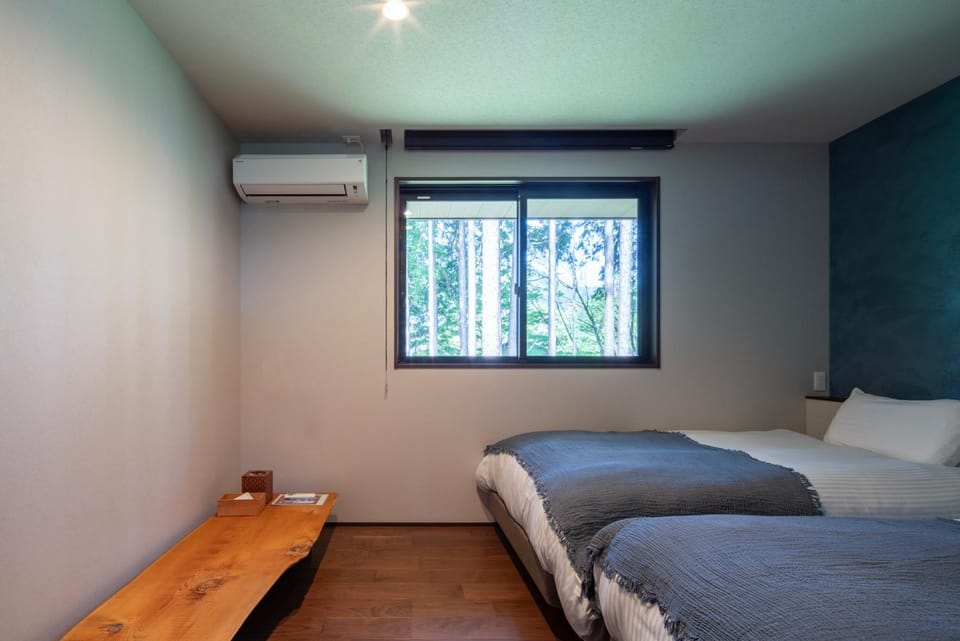 Bed, Photo of the whole room, Bedroom, air conditioner