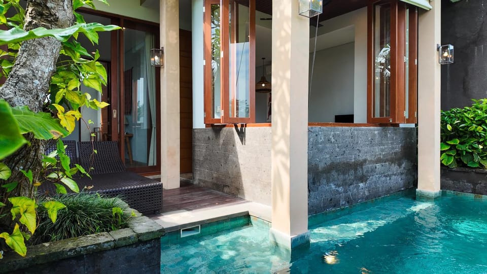 Property building, Day, Garden, Garden view, Pool view, Swimming pool