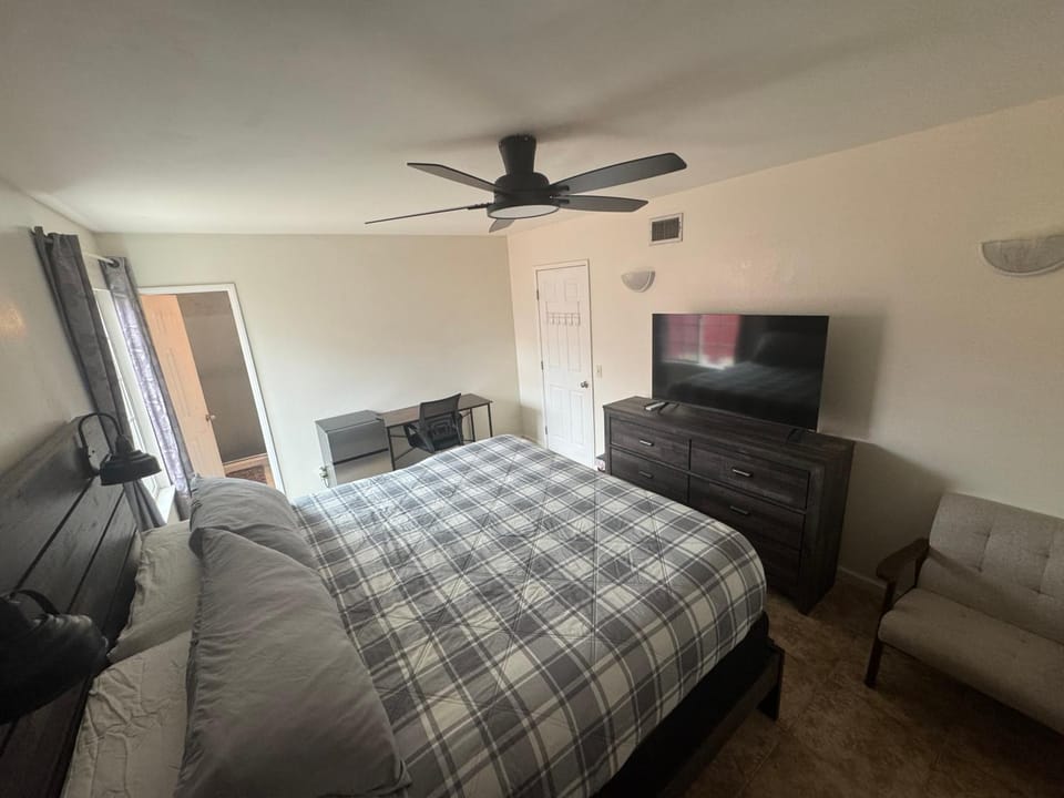 King's Suite Escape Vacation rental in Chino