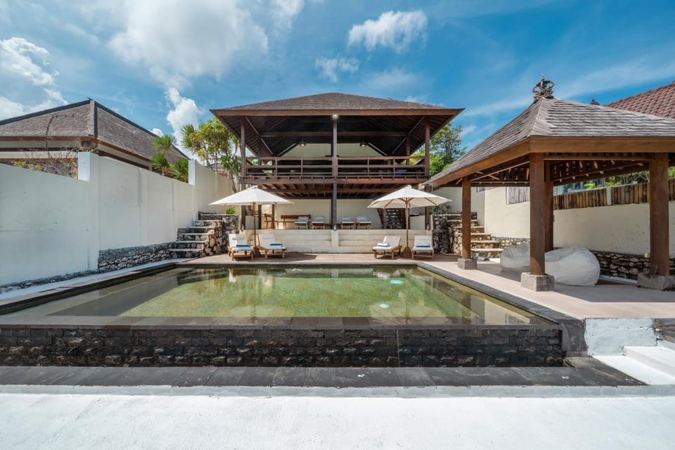 Property building, Patio, Pool view, Swimming pool, sunbed