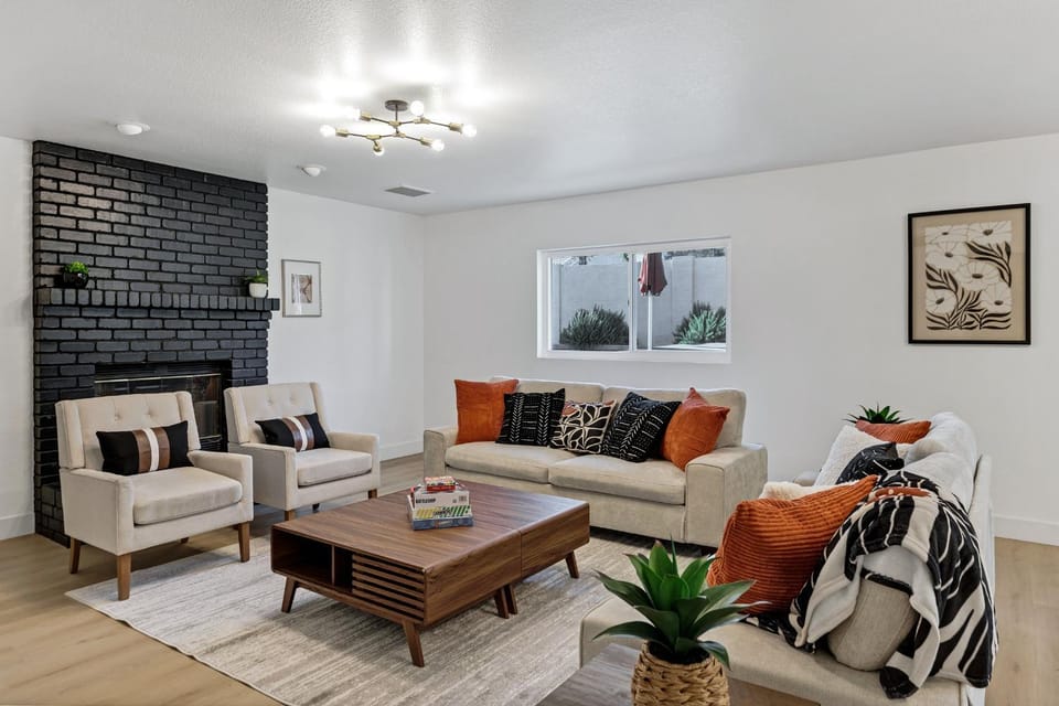 Living room, Seating area