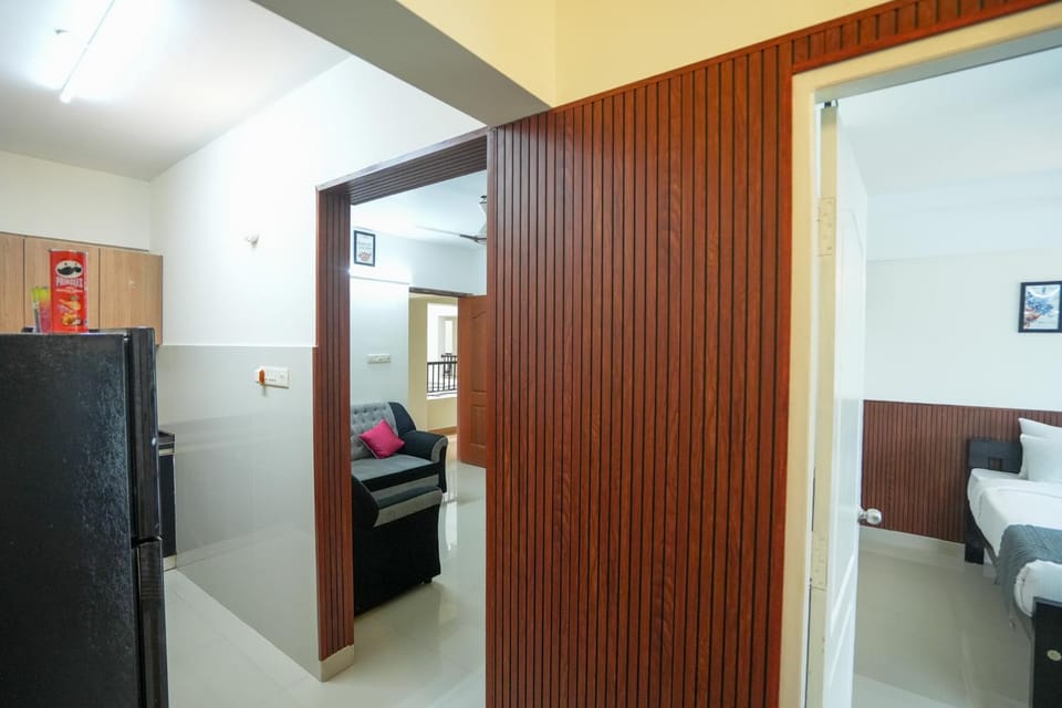 Bed, Living room, Photo of the whole room, Seating area, Bedroom, wardrobe