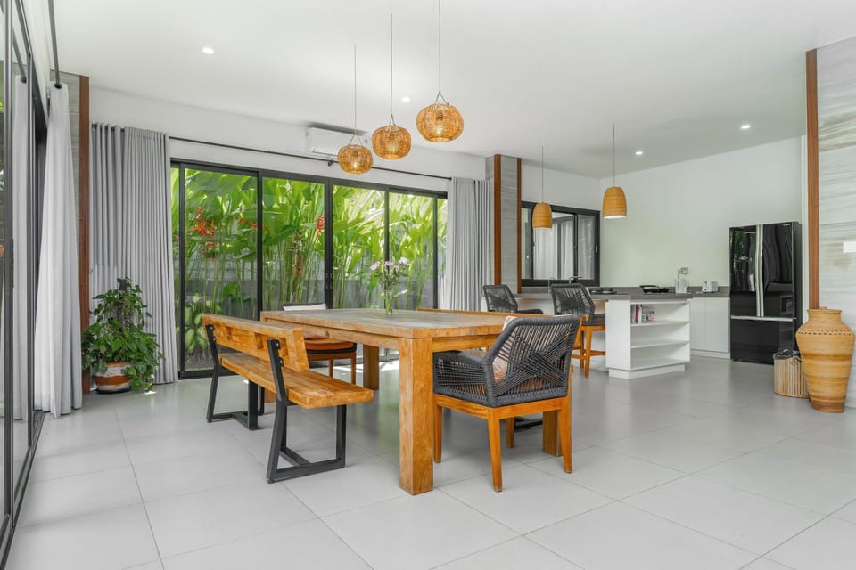 Kitchen or kitchenette, Living room, Seating area, Dining area, air conditioner