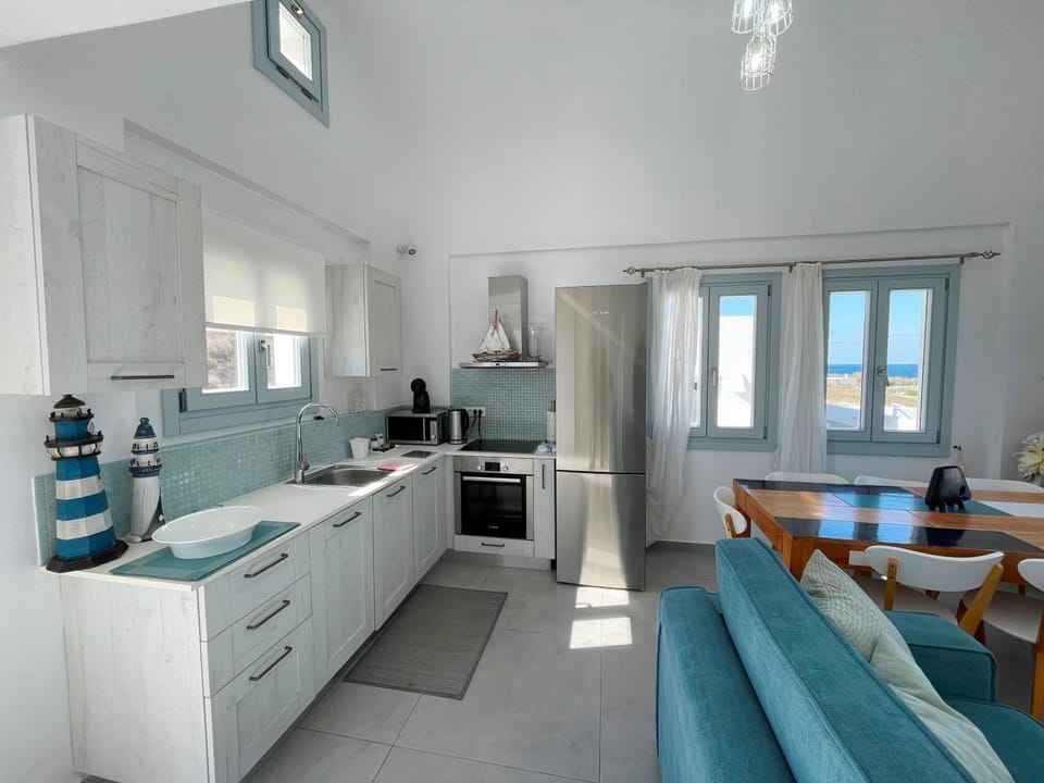 Living room, Seating area, Dining area, oven, stove