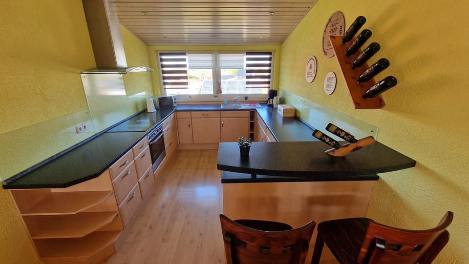 Kitchen or kitchenette, Dining area, stove