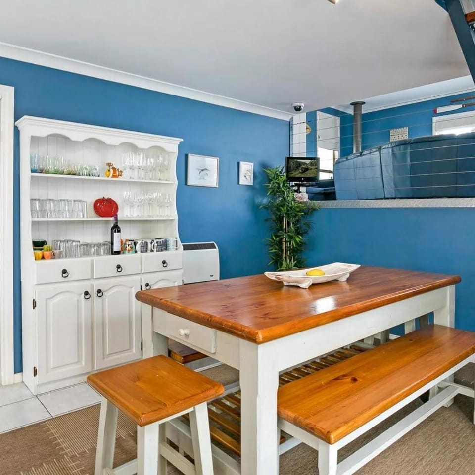 Blue Jetty Beach House in Sunderland Bay House in Victoria