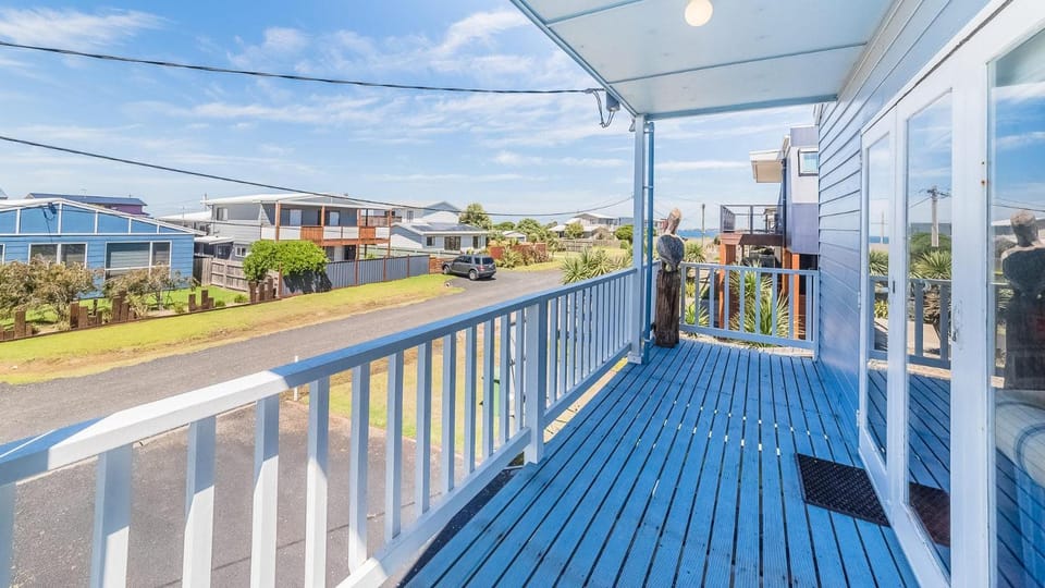 Blue Jetty Beach House in Sunderland Bay House in Victoria