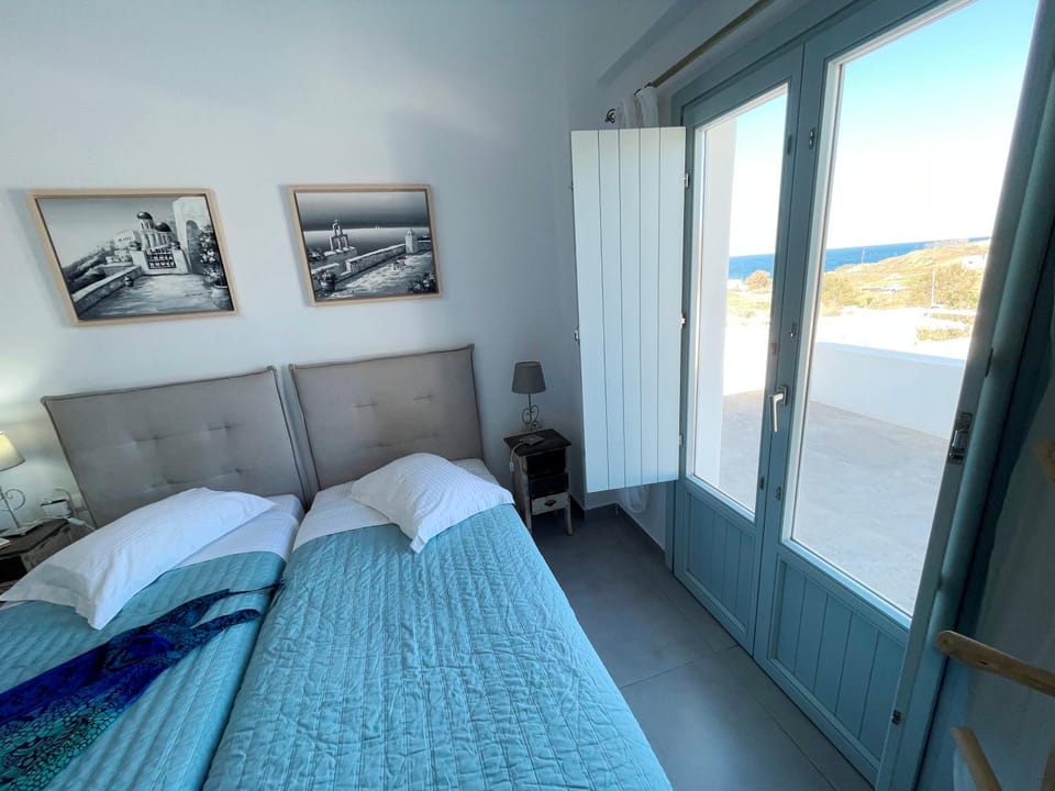Bed, Natural landscape, View (from property/room), Photo of the whole room, Sea view