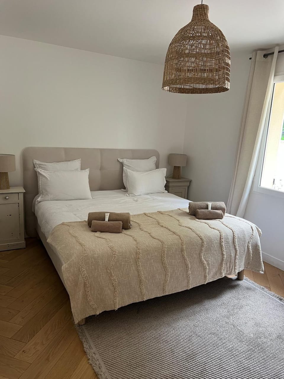Bed, Bedroom, towels