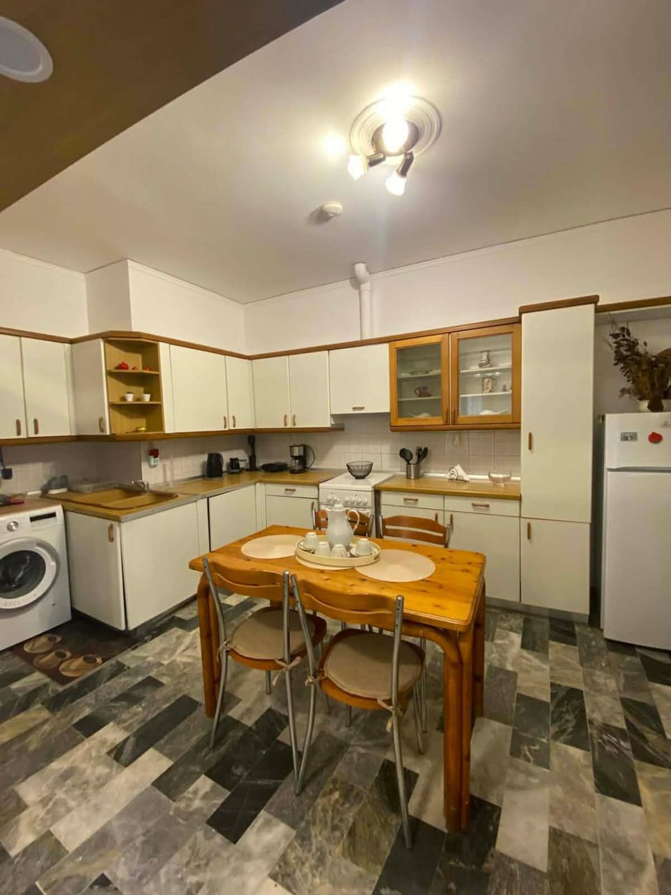 Kitchen or kitchenette, oven, stove, washing machine