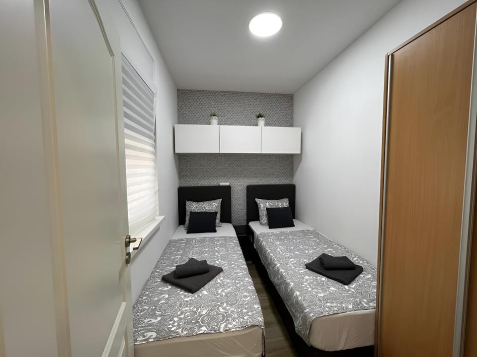 Bed, Bedroom, wardrobe