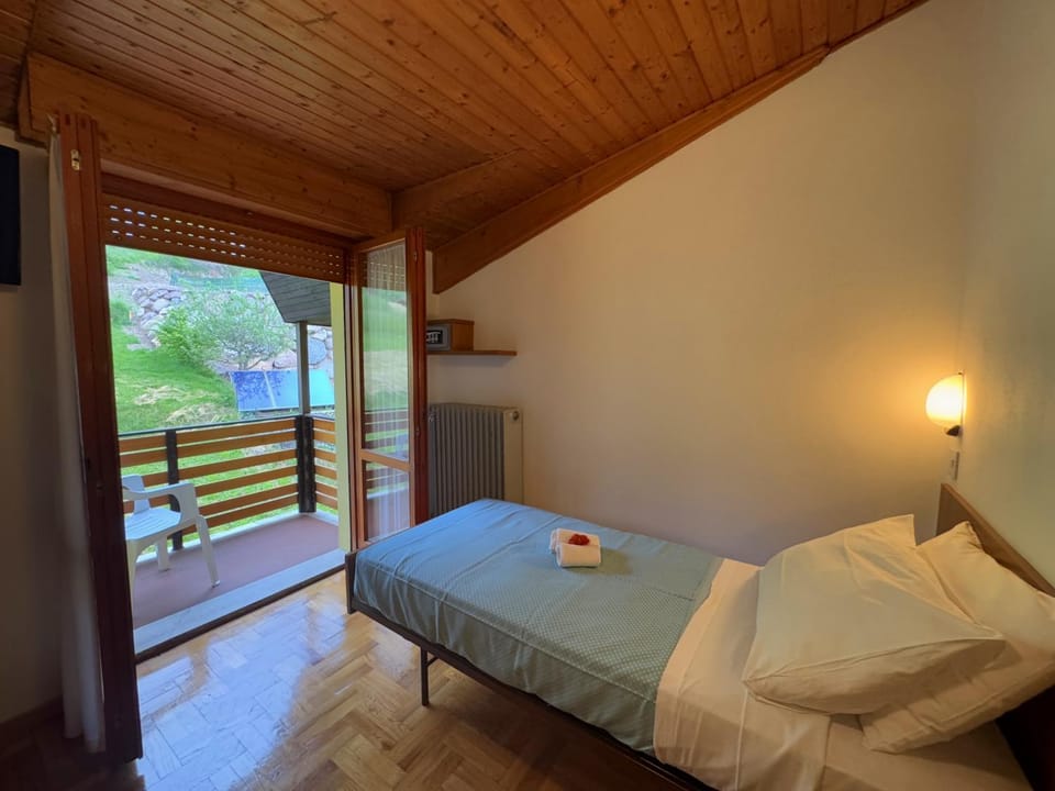 View (from property/room), Balcony/Terrace, Photo of the whole room, Bedroom