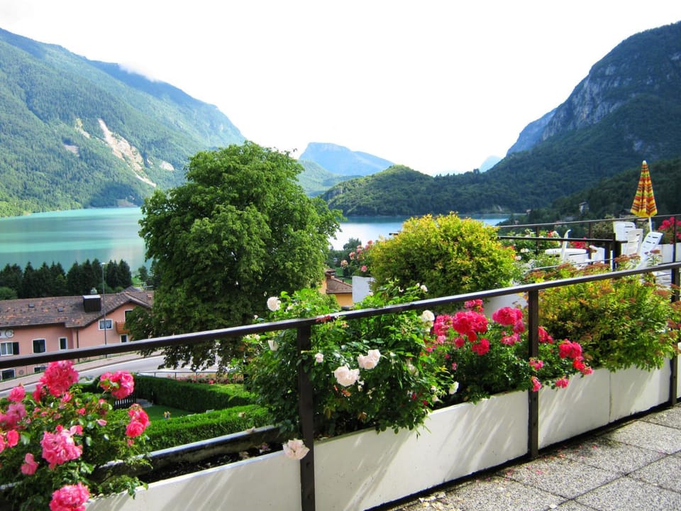 Nearby landmark, Natural landscape, View (from property/room), Balcony/Terrace, Mountain view