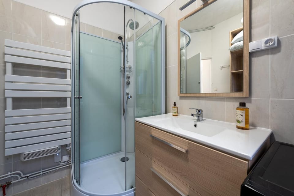 Shower, Bathroom