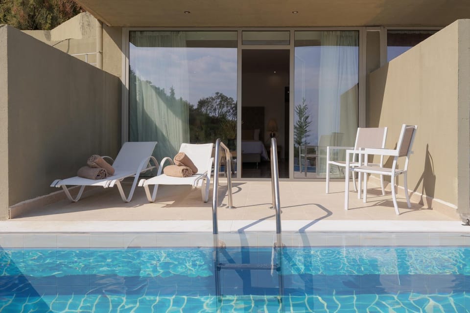 Day, Swimming pool, sunbed