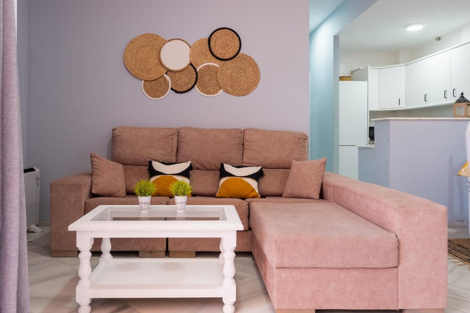 Kitchen or kitchenette, Seating area, Dining area