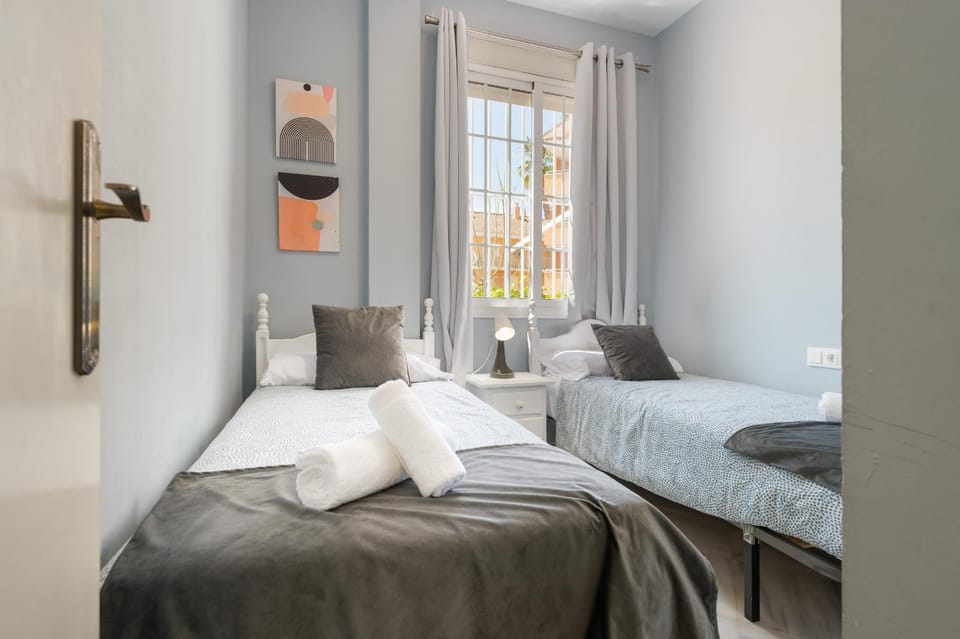 Bed, Photo of the whole room, towels