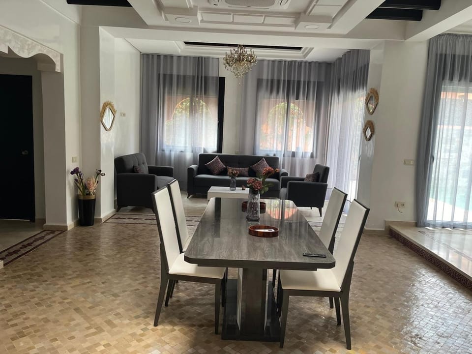 VILLA aVEC PISCINE CHAUFFÉE Villa in Marrakesh