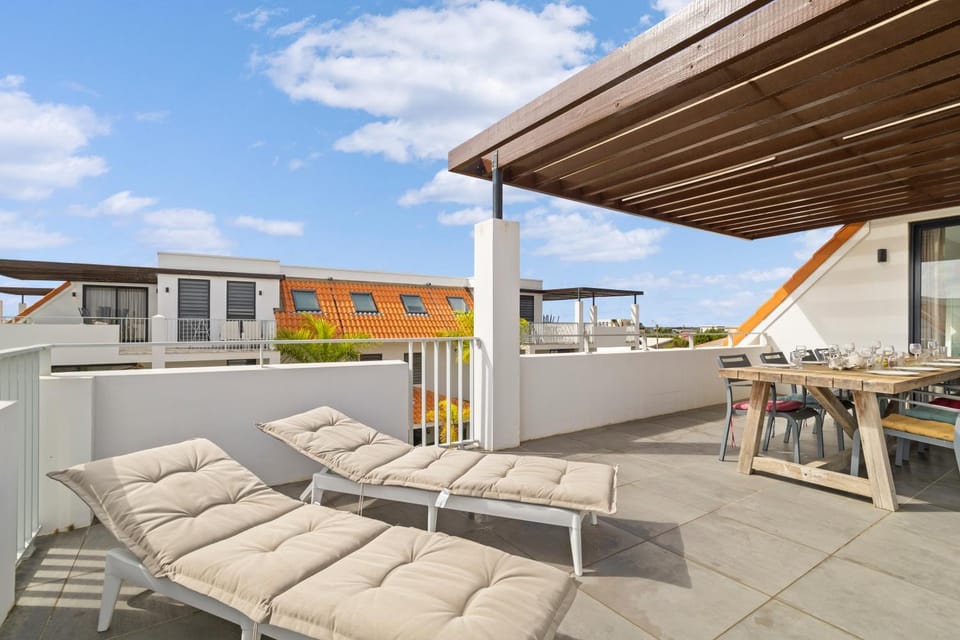 Balcony/Terrace, sunbed