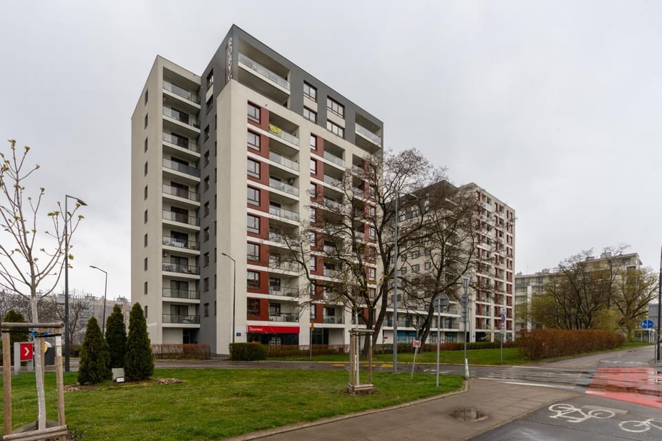 Property building, Neighbourhood, Location