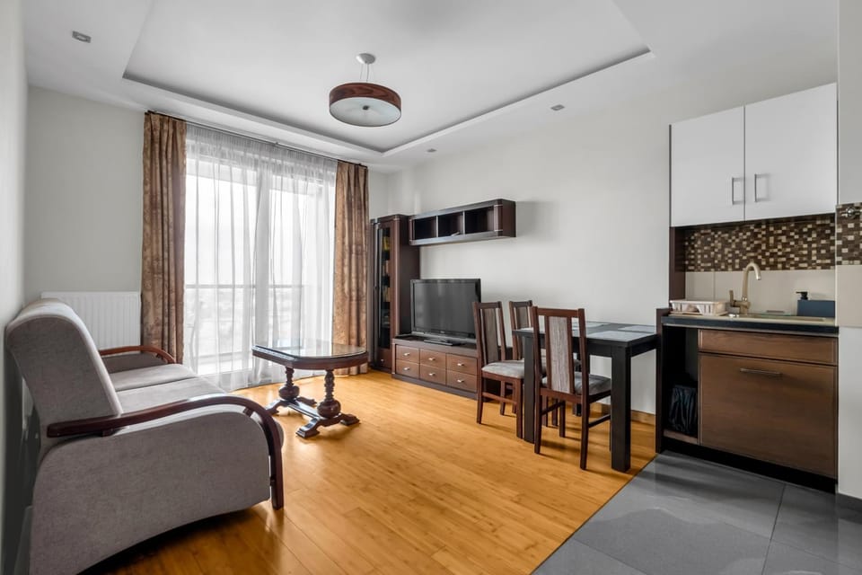 TV and multimedia, Kitchen or kitchenette, Living room, Seating area, Dining area, oven, stove