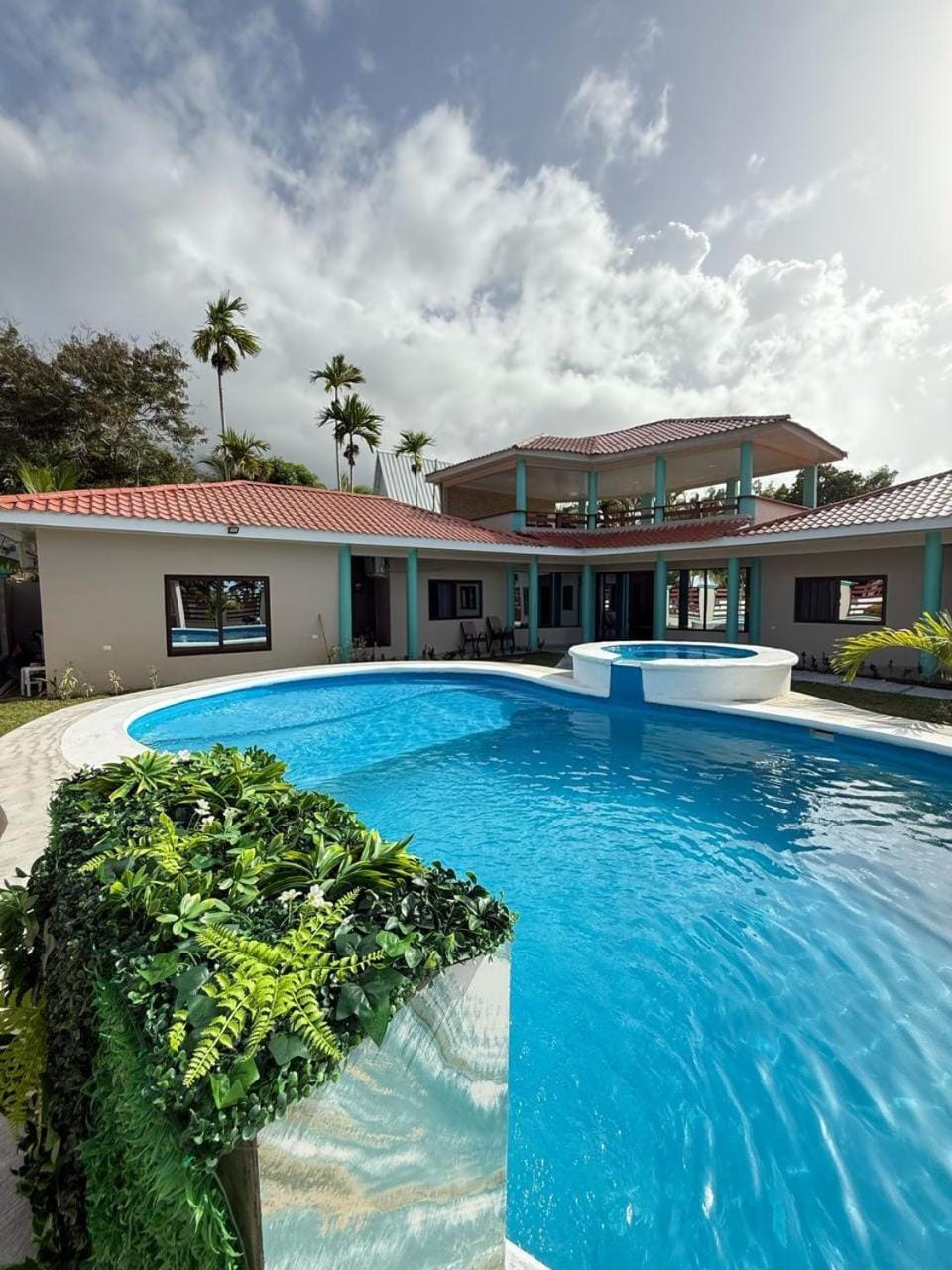 Day, Swimming pool