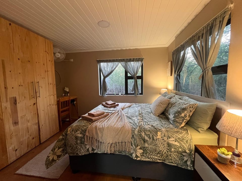 Bedroom, towels