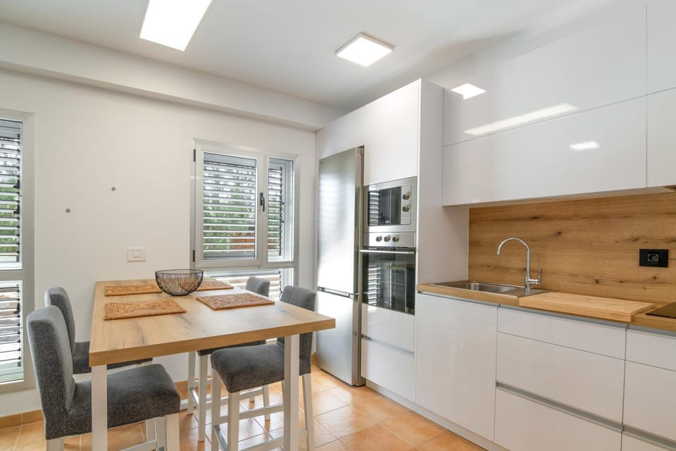 Kitchen or kitchenette, Living room