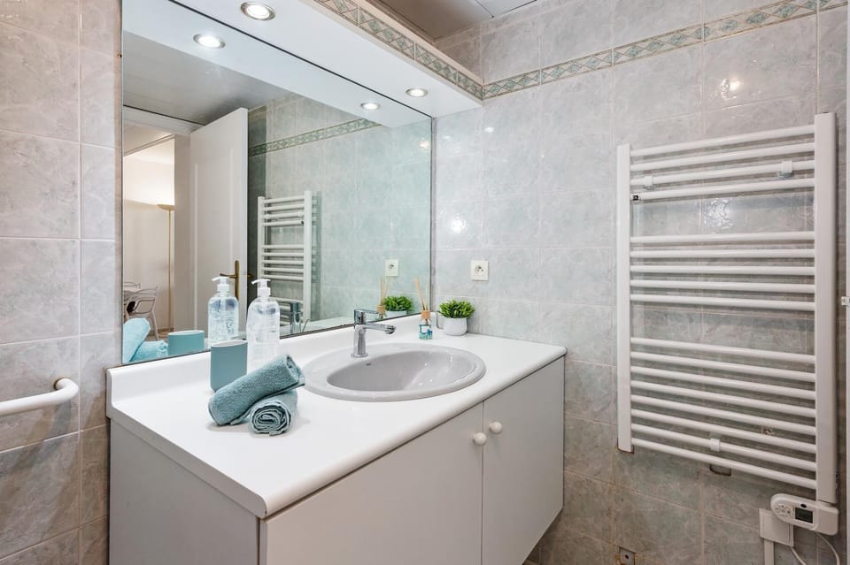 Shower, Bathroom, towels