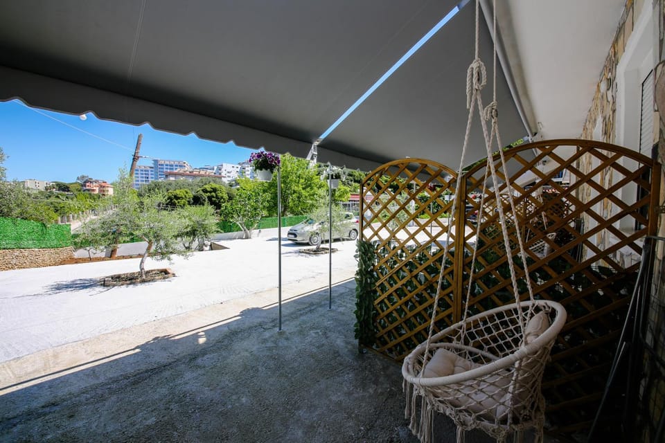 Balcony/Terrace, Garden view