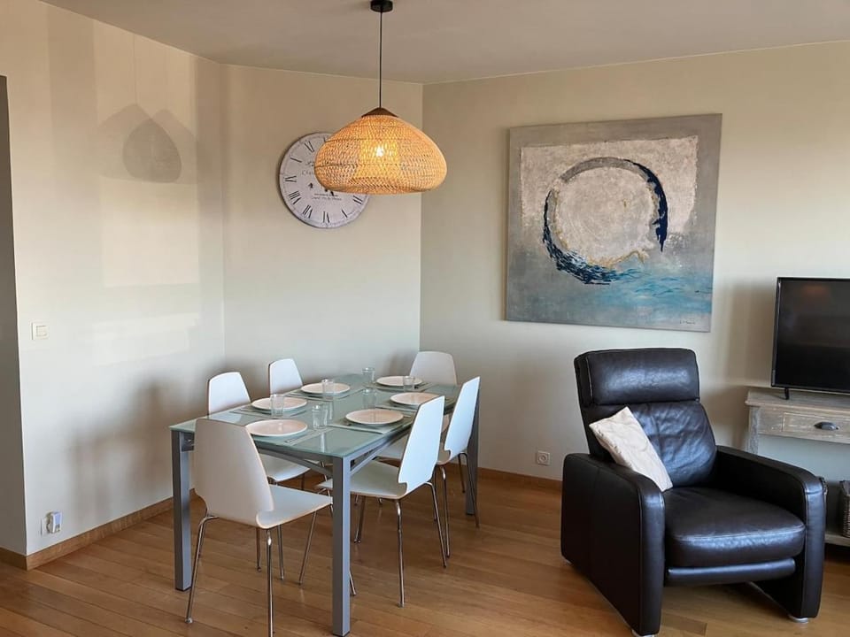Luxe 3 slaapkamer appartement op de zeedijk! Apartment in Flanders