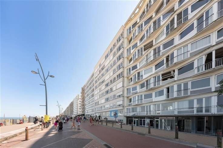 Luxe 3 slaapkamer appartement op de zeedijk! Apartment in Flanders